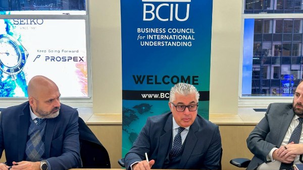 رئيس اقتصادية قناة السويس يشارك بالمائدة المستديرة لمجلس الأعمال للتفاهم الدولي (BCIU) وبنك HSBC