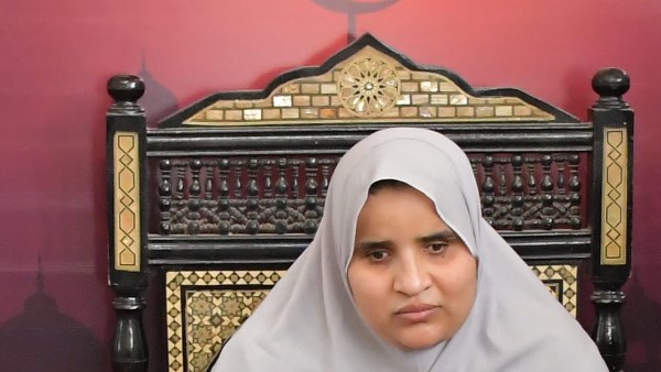 سأموت خادمة لكتاب الله.. قصة مشاركة فى مسابقة بورسعيد الدولية لحفظ القرآن سأموت خادمة لكتاب الله.. قصة مشاركة فى مسابقة بورسعيد الدولية لحفظ القرآن