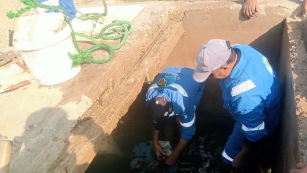 مياه القناة يشرف علي أعمال إصلاح الكسر المفاجئ المغذي لمنطقة كوبري السلام