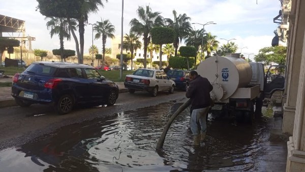 رئيس مدينة بورفؤاد يتابع جهود شفط مياه الأمطار من شوارع المدينة
