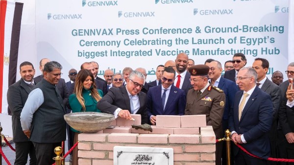 رئيس اقتصادية قناة السويس يشهد وضع حجر الأساس لمصنع "جينفاكس" للقاحات والأدوية
