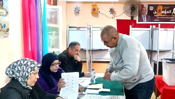 السيدات يتصدرن لجان التصويت في إعادة انتخابات مجلس النواب ببورسعيد السيدات يتصدرن لجان التصويت في إعادة انتخابات مجلس النواب ببورسعيد