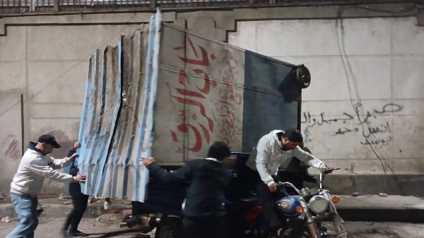 حملة إشغالات كبرى بحي الضواحي بمتابعة ميدانية للعزبي وبالتنسيق مع شرطة المرافق