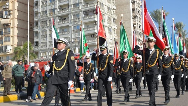 محافظ بورسعيد يشهد العرض العسكري والفني أمام ديوان المحافظة احتفالًا بالذكرى الـ69 لعيد النصر