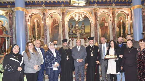 محافظ بورسعيد يزور عددًا من الكنائس لتقديم التهنئة للأخوة الأقباط بعيد الميلاد المجيد
