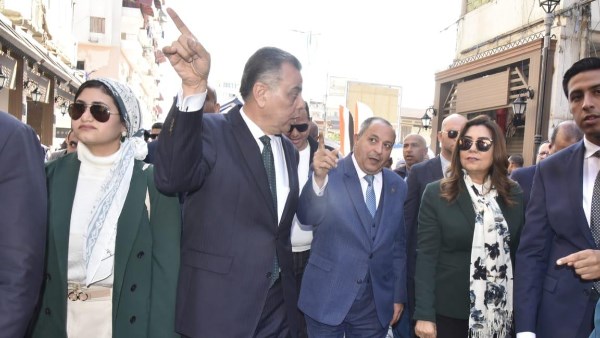 وزيرة التنمية المحلية ومحافظ بورسعيد يتفقدان نموذج تطوير أسواق الحميدي والتجاري 