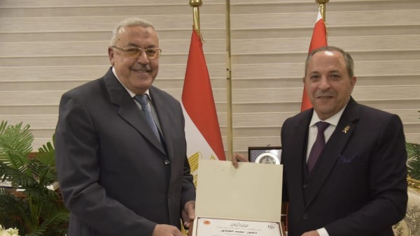 تقديرًا لجهودهم في دعم التنمية محافظ بورسعيد يكرم عدد من  قيادات المشروعات