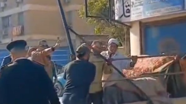 ضواحي بورسعيد يواصل ضرباته لإزالة الإشغالات و التعديات على املاك الدولة بقيادة العزبي