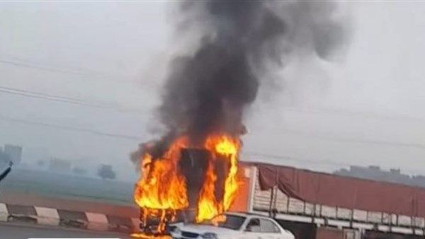 السيطرة على حريق شب فى سيارة تريلا فى الطريق الدائري السيطرة على حريق شب فى سيارة تريلا فى الطريق الدائري