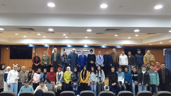 جانب من الندوة 