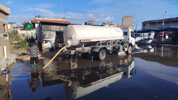 الدنيا غرقانة .. محافظ كفر الشيخ يتابع جهود كسح مياه الأمطار ببلطيم | صور الدنيا غرقانة .. محافظ كفر الشيخ يتابع جهود كسح مياه الأمطار ببلطيم | صور