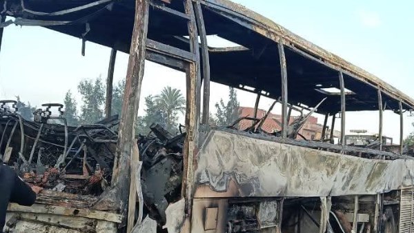 بدون إصابات.. حريق يلتهم أتوبيس رحلات في كفر الشيخ | صور بدون إصابات.. حريق يلتهم أتوبيس رحلات في كفر الشيخ | صور