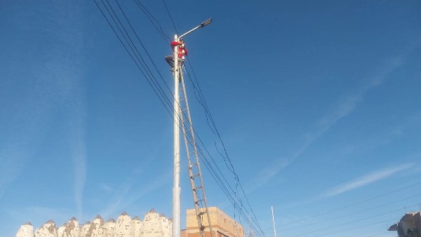 أعمدة الإنارة 