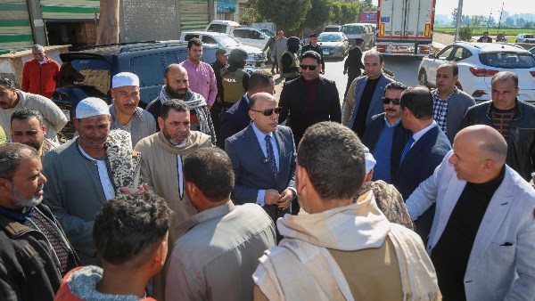 خلال جولة تفقدية.. محافظ كفر الشيخ يستمع لشكاوى وطلبات المواطنين| صور