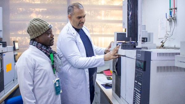 برامج تدريبية دولية لمتخصصين من الكاميرون وموريتانيا