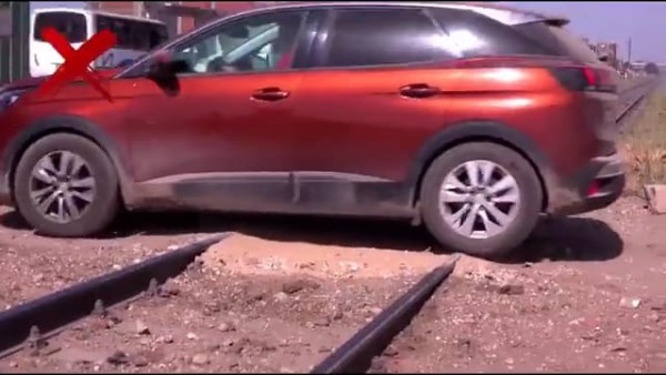 معابر غير شرعية على قضبان السكك الحديدية 