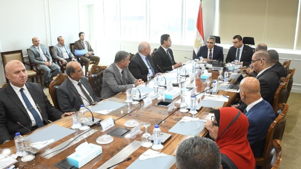 وزير الإسكان ومحافظ الدقهلية يتابعان عددآ من الملفات المشتركة