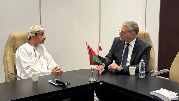 وزير البترول يبحث مع نظيره العمانى زيادة حجم اعمال الشركات المصرية في السوق العمانية