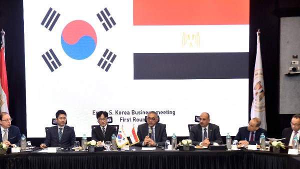انطلاق الاجتماع الاول للجنة المصرية الكورية لبحث تحديات الاستثمار 