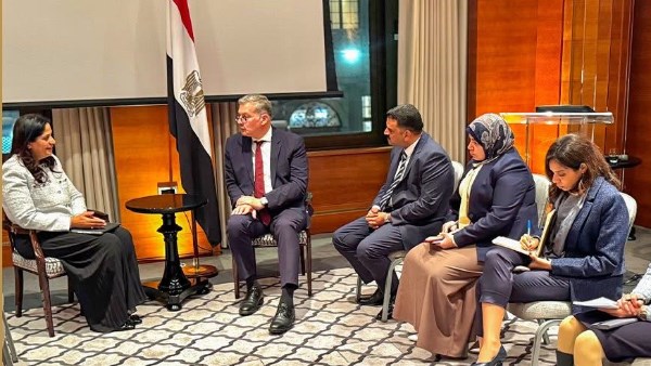  المهندس كريم بدوي وزير البترول يعقد جلسة مباحثات مع هدى منصور  