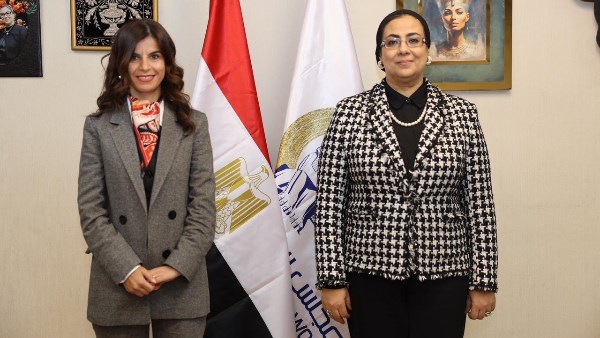 المستشارة أمل عمار تستقبل الدكتورة منى مراد مؤسسة مؤتمر المديرات التنفيذيات