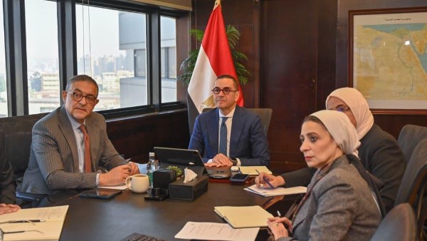 وزير الاستثمار والتجارة يبحث مع نظيره  الكوري تعزيز العلاقات الاستثمارية والتجارية بين مصر وكوريا الجنوبية