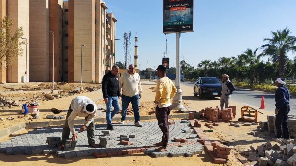 رئيس جهاز تنمية مدينة بدر يقوم بجولة ميدانية لمتابعة أعمال تركيب الإنترلوك بشارع السنترال