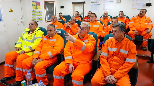 وزير البترول والثروة المعدنية يتفقد حفر أول بئر ببرنامج إيني الإيطالية 