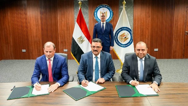 وزير البترول يشهد التوقيع على اتفاق مع آتون مايننج الكندية
