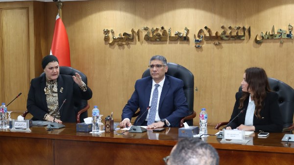 رئيسة المجلس القومي للطفولة والأمومة ومحافظ الجيزة يترأسان اجتماع اللجنة العامة لحماية الطفل بالمحافظة