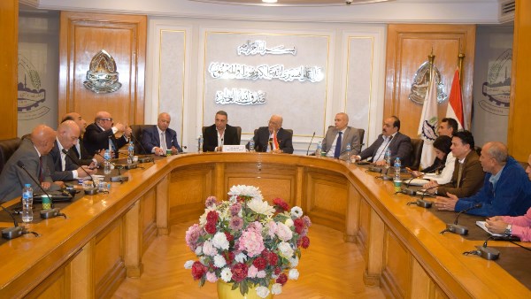 لجنة السيارات خلال الاجتماع