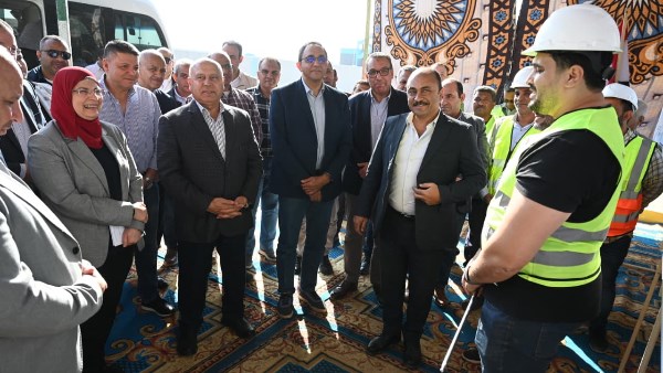 كامل الوزير خلال الجولة