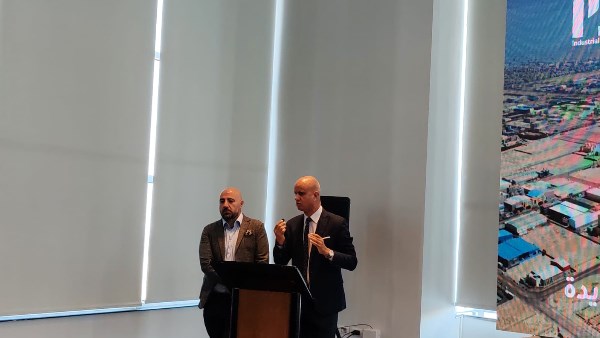 خلال الافتتاح