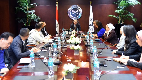 خلال الاجتماع