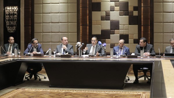 خلال الاجتماع