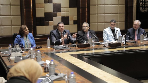 خلال الاجتماع