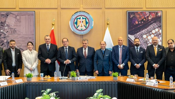 وزير المالية خلال الاجتماع