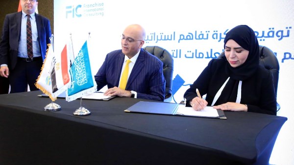 خلال التوقيع