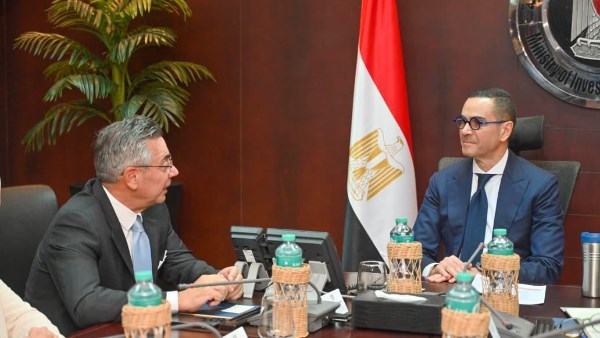 خلال الاجتماع