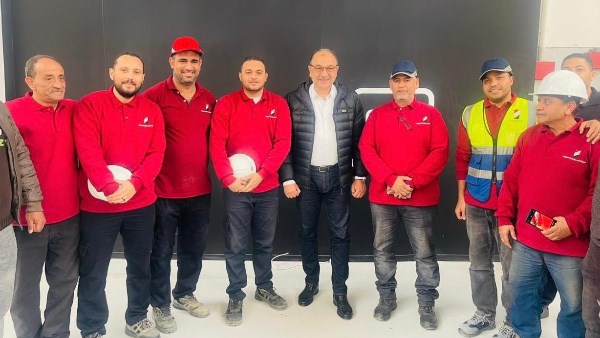 وزير قطاع الاعمال خلال الجولة