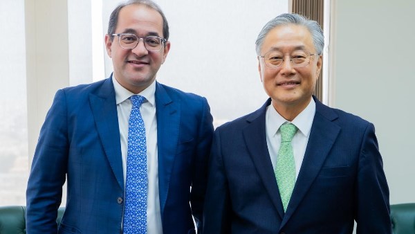 وزير المالية خلال الاجتماع