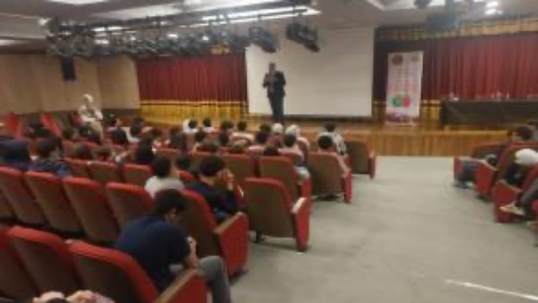 لقاء طلبة المدارس والجامعات