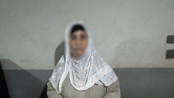 القبض على سيدة توزع أموالا فى محيط لجنة انتخابية بالغربية القبض على سيدة توزع أموالا فى محيط لجنة انتخابية بالغربية