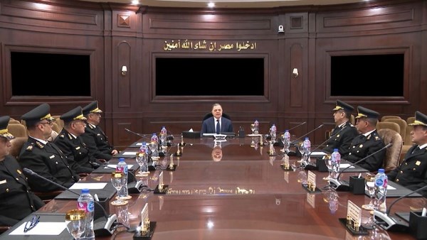 وزير الداخلية يراجع مع مساعديه خطط تأمين احتفالات العام الجديد وأعياد المسيحيين وزير الداخلية يراجع مع مساعديه خطط تأمين احتفالات العام الجديد وأعياد المسيحيين