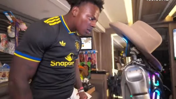 روبوت Rizzbot وIShowSpeed 