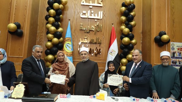 رئيس جامعة الأزهر يشارك في احتفالية تكريم المتفوقات