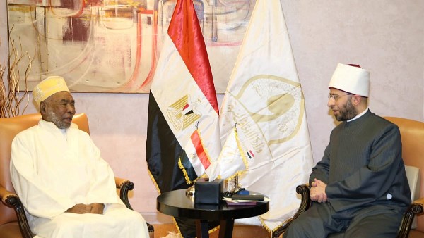وزير الأوقاف يلتقي مفتي جزر القمر