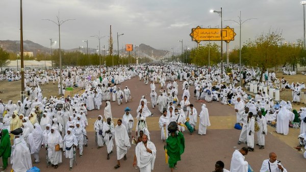 حكم حج المرأة أثناء عدة الوفاة