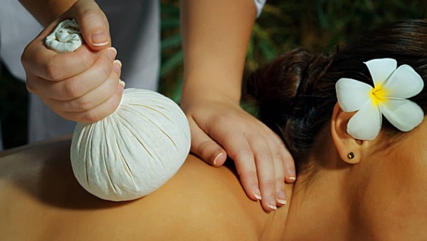 هل يجوز عمل مساج للسيدات ؟.. الإفتاء تحذر وتكشف الضوابط الشرعية