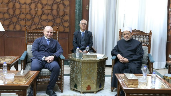 جانب من اللقاء بين شيخ الازهر والسفير الإيطالي